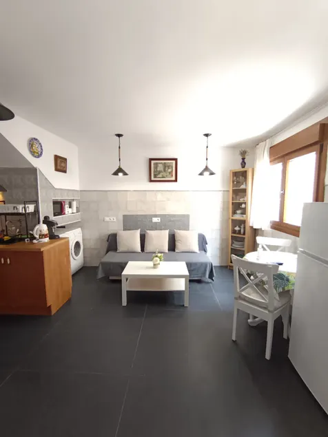 Apartment in the center with two beds and a sofa - Image 1