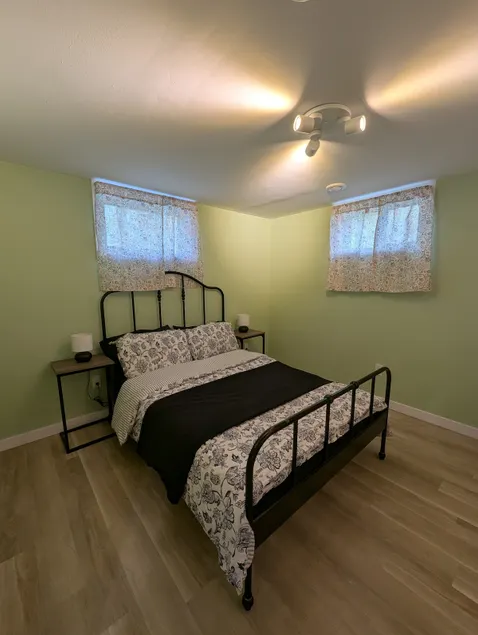 1 Private cozy Suite w/ Bathroom-Laundry- Parking - Image 1