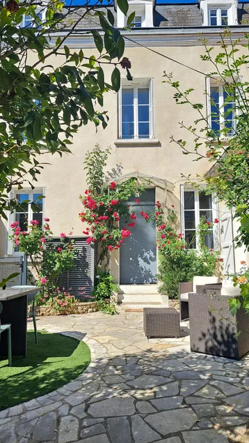 House with garden & garage · Downtown Tours - Image 1