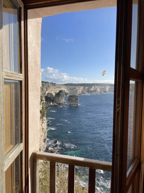 Cliffside Apartment – Amazing View - Image 1