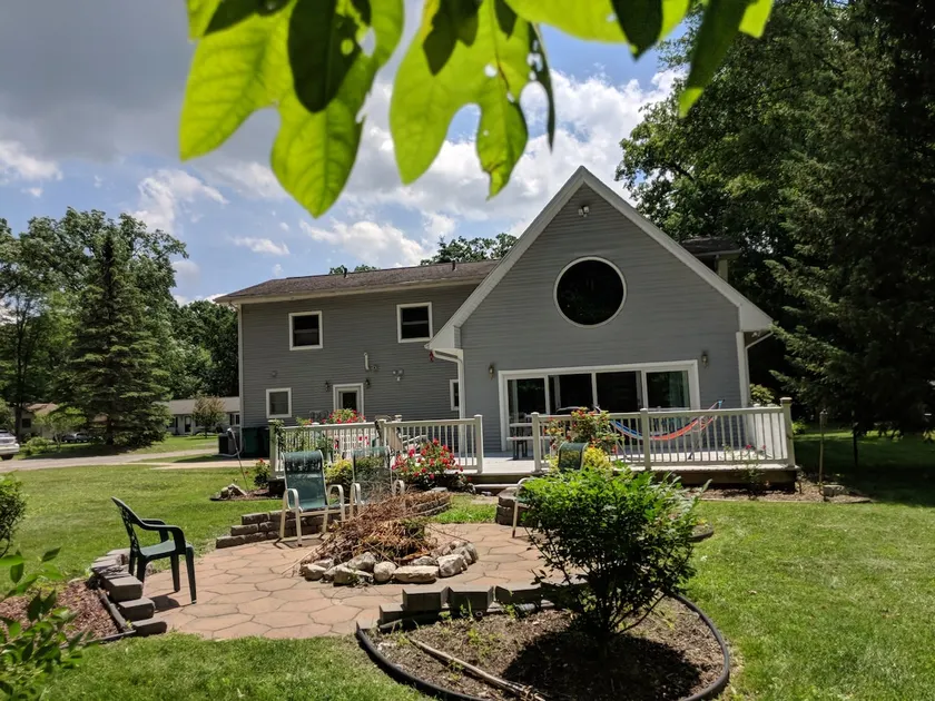 Beautiful Detroit Airport Home! - Image 1