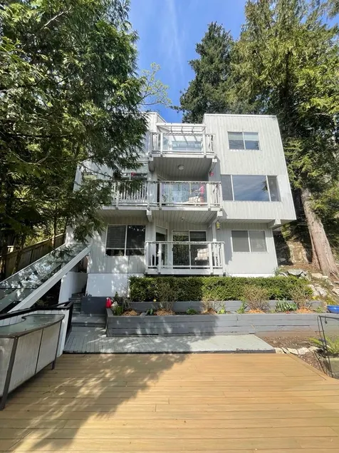 Cliff House, Horseshoe Bay - Image 1