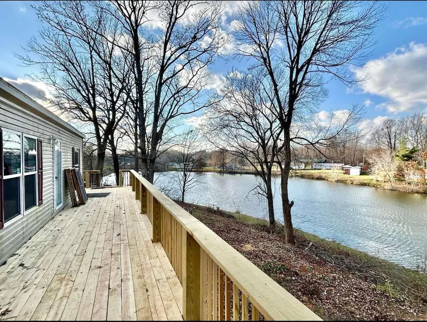 House by the Large Pond - Image 1