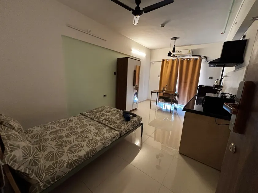 2.1.2|PrivateStudio|Luxe|Coffee Maker|Near Airport - Image 1