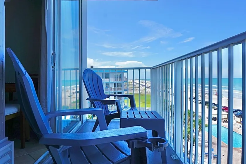 Oceanfront Condo on 5th floor with balcony - Image 1