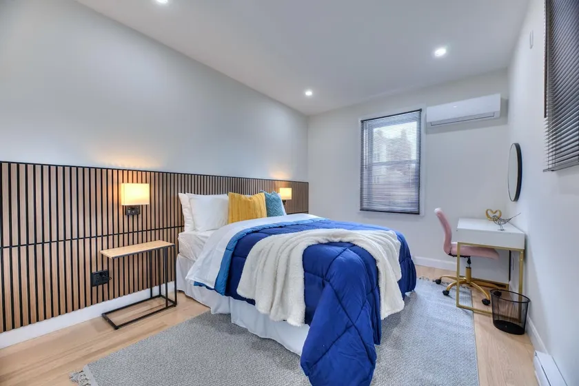 Modern Westmount Condo•AC•Laundry inside, Smart TV - Image 1