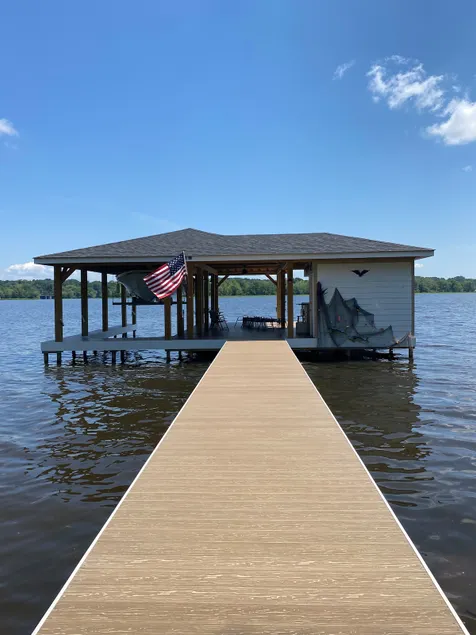 Via Vitale: Lakefront Dock House - Image 1