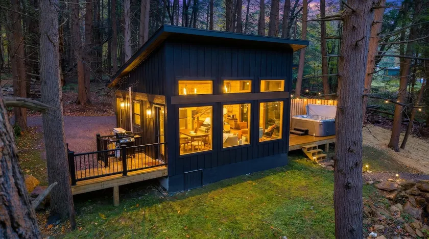 Riverfront Sauna! Hot Tub! Luxury Romantic Retreat - Image 1