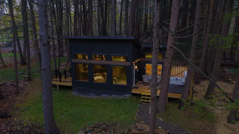 Riverfront Sauna! Hot Tub! Luxury Romantic Retreat - Image 1