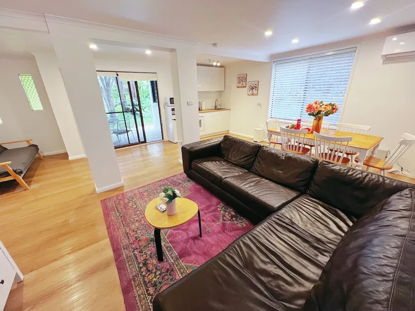 5 Mins to Gosford CBD- Relaxing Central Retreat - Image 1