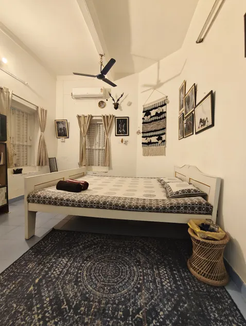 1bhk Retro theme flat for tourist at Gariahat - Image 1