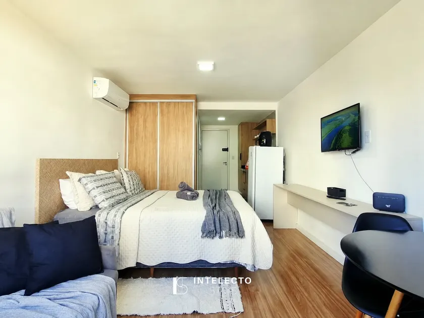 Apt 311 • Central, Pool, Gym, Air Conditioning - Image 1