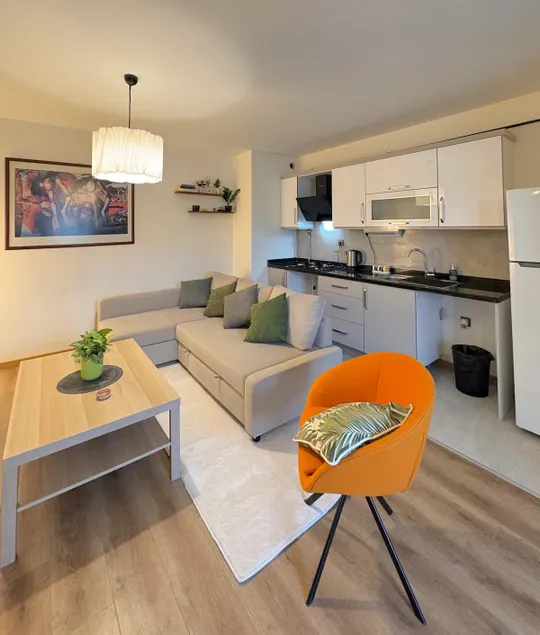 10 Mins to Takism - Central New Modern Flat - Image 1