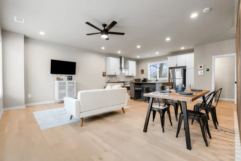 Modern 2BR 2.5 Bath Loft Near Clemson & Greenville - Image 1