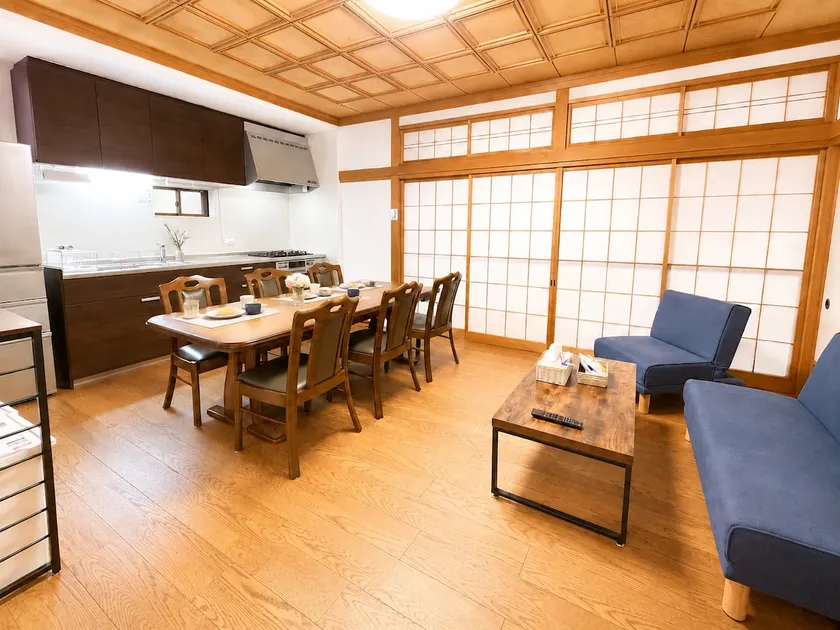 7 minutes on foot from Toyama Station! Parking lot available, charter, maximum 9 people, old house style, Toyama Station North - Image 1
