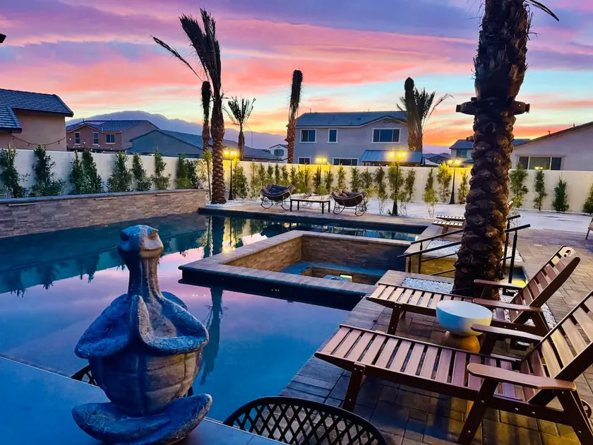 WOW! 6 bedrooms 9 beds! Bali Dream & pickleball! - Image 1