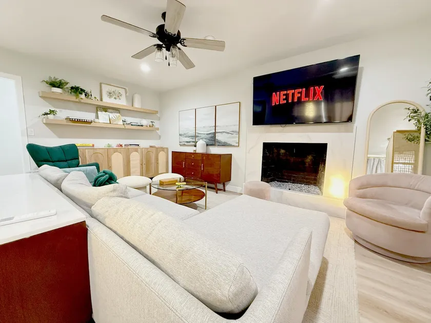 Sleep 6| Cozy 2BD Disneyland Home - Image 1