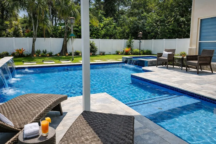 Luxurious Oasis Retreat Heated (winter)Salt pool - Image 1
