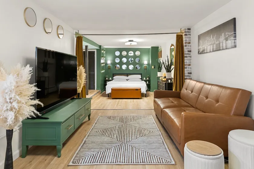 Intimate Retreat along NYC Skyline, Backyard - Image 1