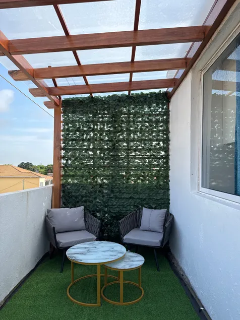 Studio with modern balcony - Image 1