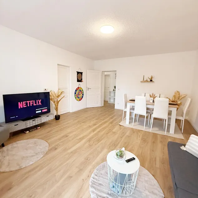 Feel-good apartment with balcony, Netflix & games - Image 1