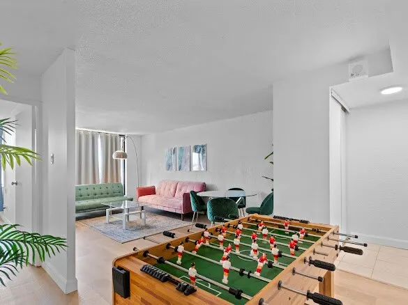Sky View Downtown Condo + Free Indoor Parking - Image 1