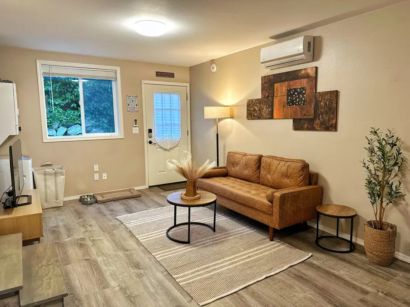 The Kirkland Hideaway (Pet Friendly near Lake WA) - Image 1