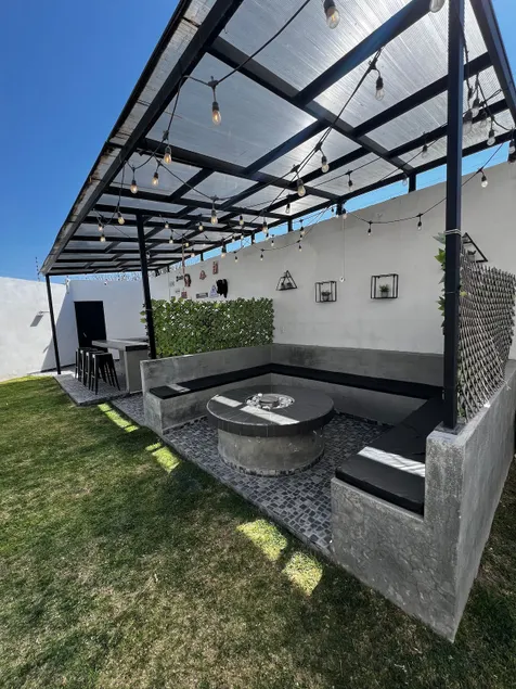 Pedregal del Río garden pool - Image 1