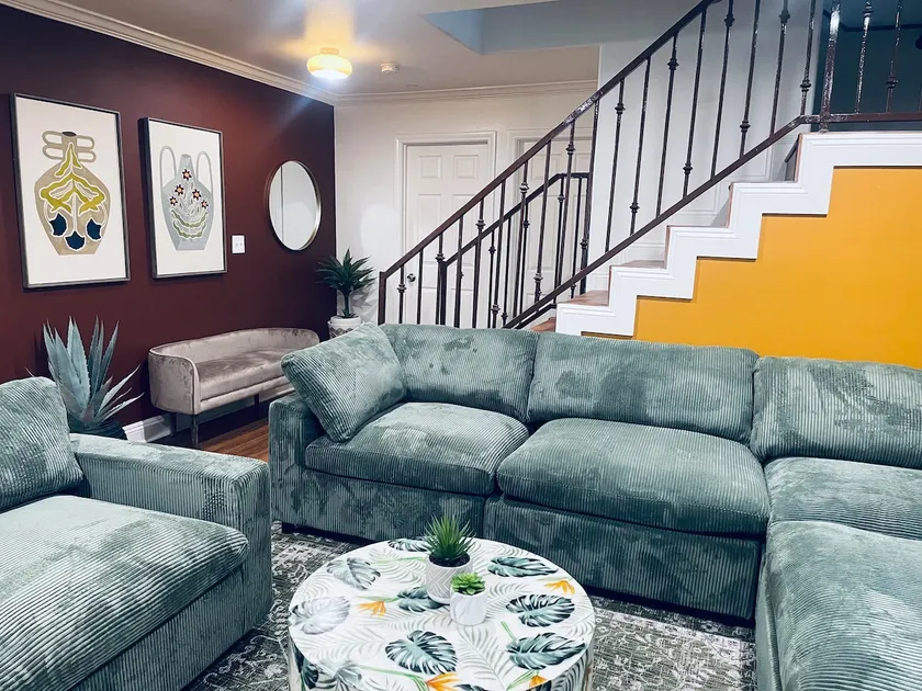 Gorgeous 5 bedrooms home by DTLA - Image 1