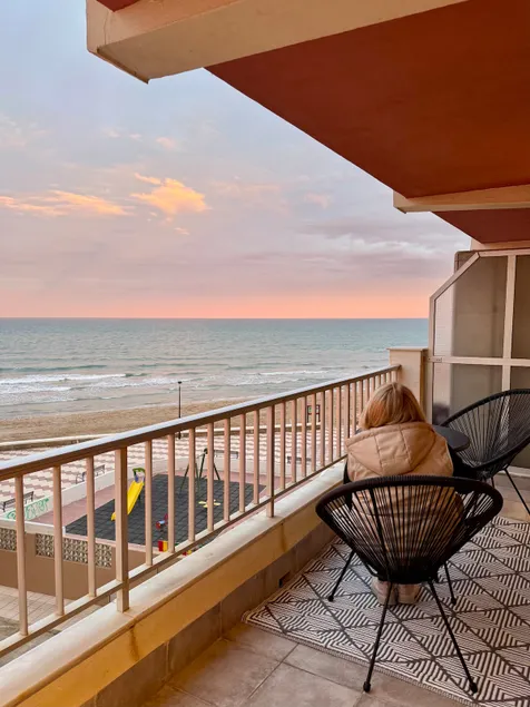 Cozy beachfront apartment - Image 1