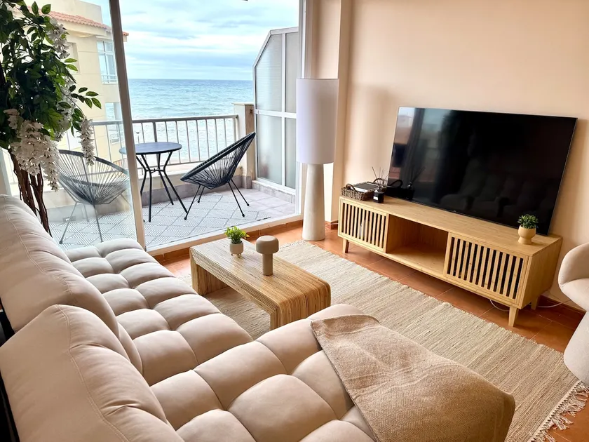 Cozy beachfront apartment - Image 1