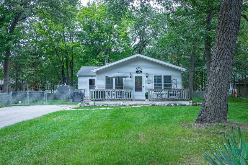The Breezy Birch Cottage 0.25 mile from the beach - Image 1
