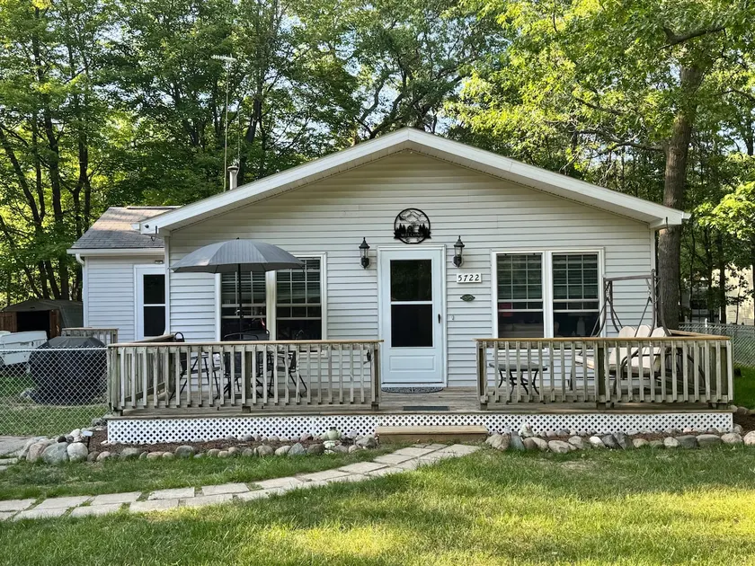 The Breezy Birch Cottage 0.25 mile from the beach - Image 1