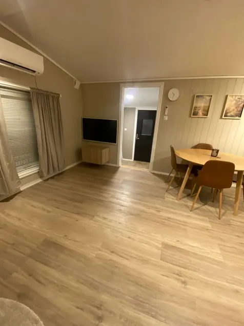 Furnished outhouse - Image 1