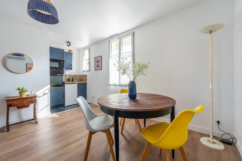 • Art Deco • 2 room apartment - 1 bedroom - Image 1
