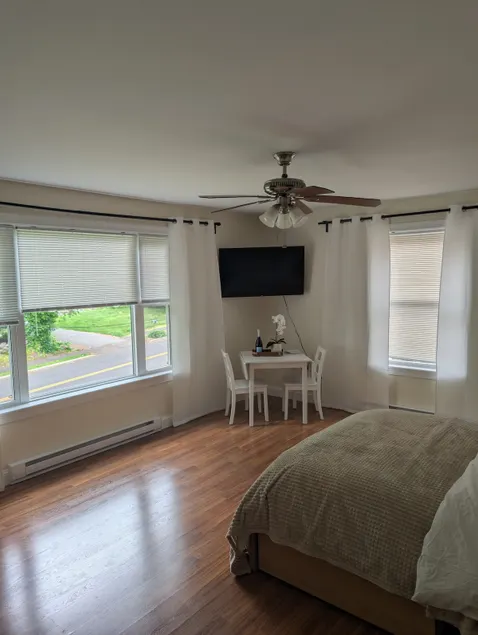 Modern and spacious studio in Fairfield, CT - Image 1