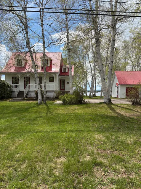 Chalet with private beach - Image 1