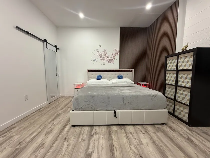 Modern studio near Miami, FL Keys, and Everglades - Image 1
