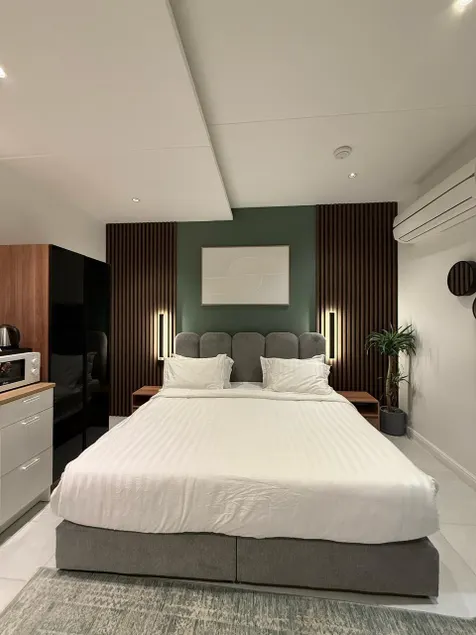 511|WB | Cozy stay | Prime Location - Image 1