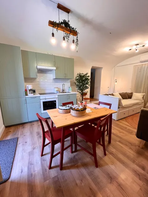Nina's - Langa Apartment - Image 1