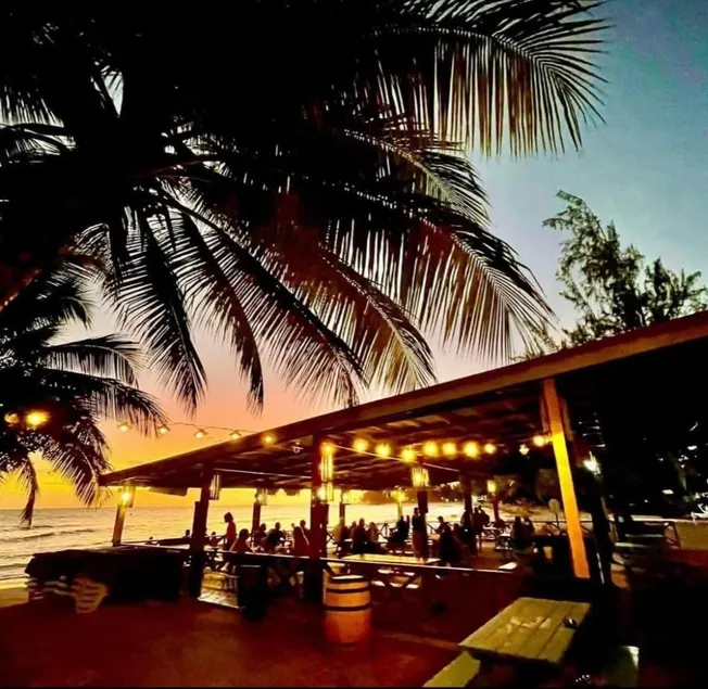 Great location, Mins from Beach - Image 1