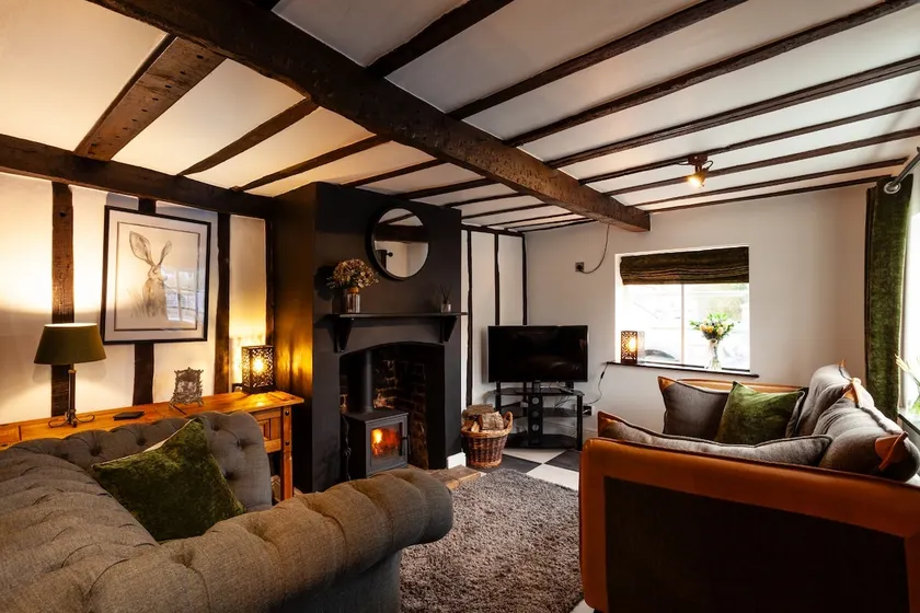 2 Bedroom Cottage in Debenham - The Old Toll House - Image 1