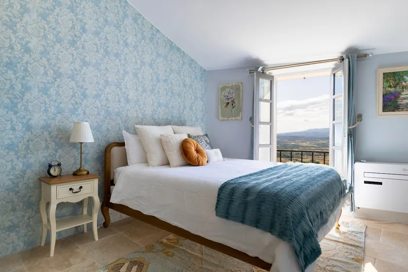 Provençal Charm in Gordes Center • Panoramic Views - Image 1
