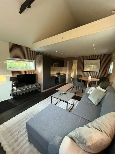 Guest cabin - Image 1