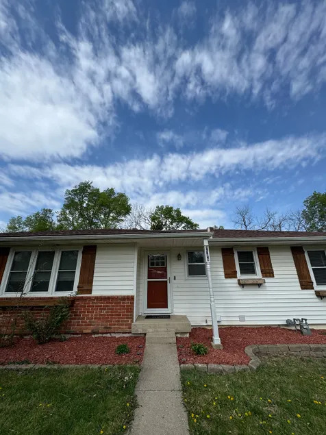 Charming Liberty Farmhouse! - Image 1