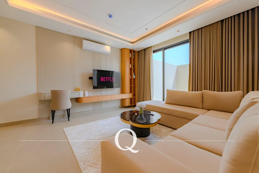 Spacious Luxury Studio | Free Gym + Near Metro - Image 1