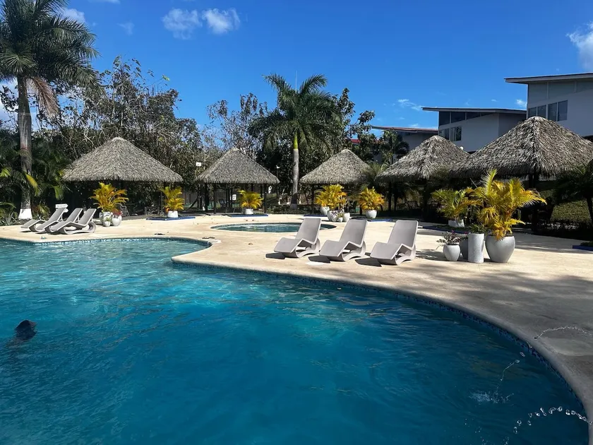 Paradaise Point Beach House - Image 1
