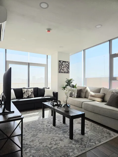 New Modern Luxury Condo - Prime Location - Image 1