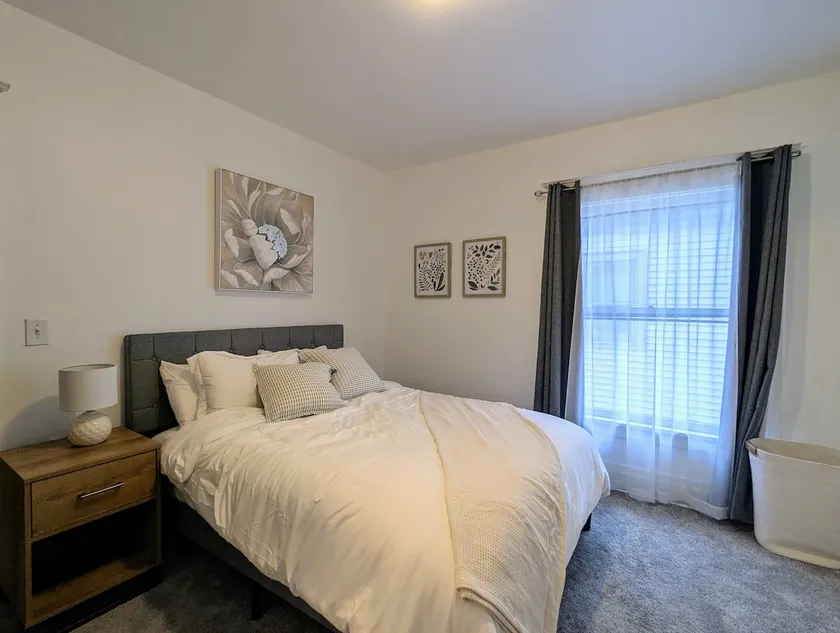 Clean 2-Bedroom Apt (11 min to DT, 12 to stadium) - Image 1