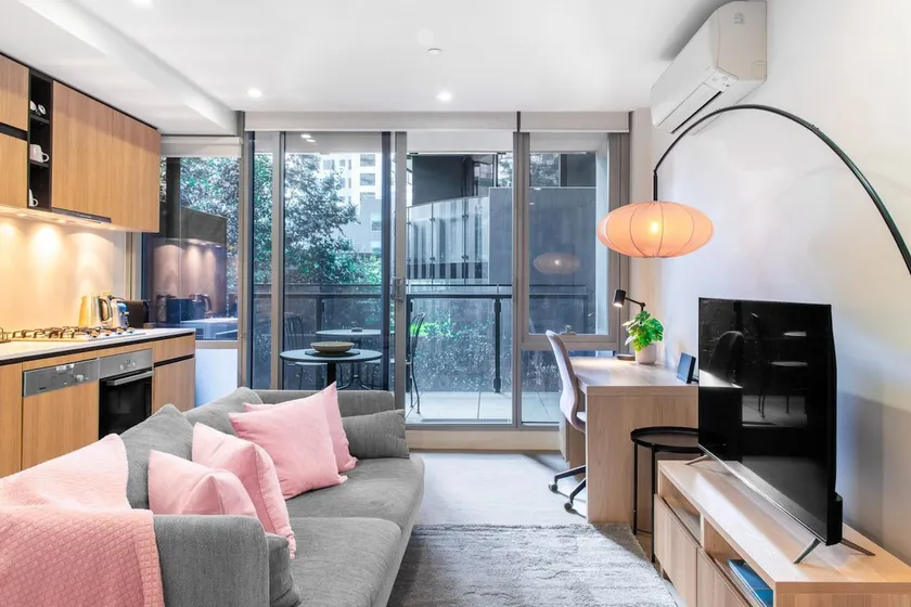 Stylish South Yarra Stay - Pool & Wellness Perks - Image 1